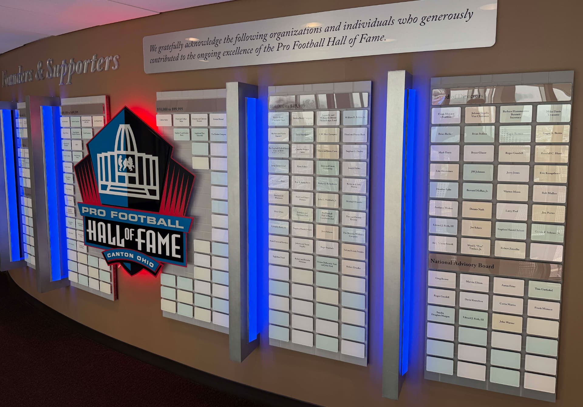 Illuminated dimensional donor display with layered panels and name plaques